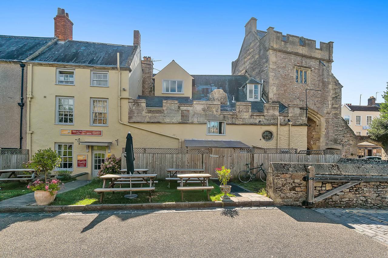 The Ancient Gatehouse & Rugantino Restaurant Hotel Wells Kültér fotó